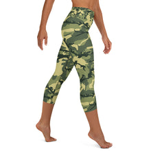 Load image into Gallery viewer, Green Camouflage Yoga Capri Leggings